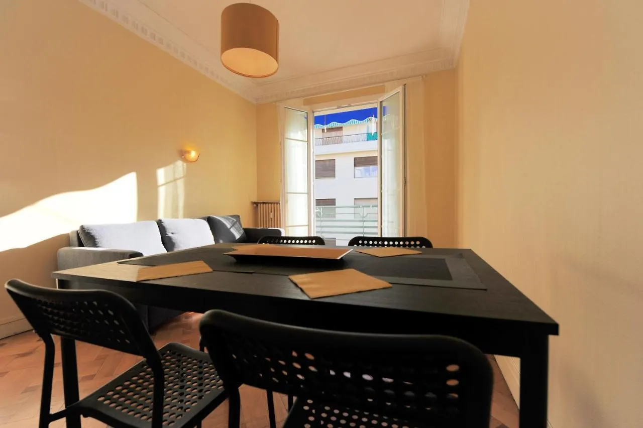 Apartment Chic & Spacious Getaway In Nice - 10Min To Beach France